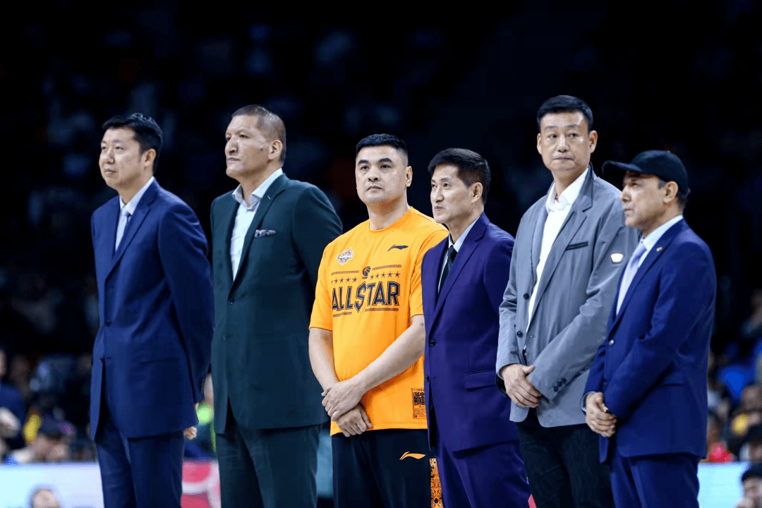 包含今晨沃尔夫斯堡备战全明星赛,官宣签约细节流出,球迷炸锅,数据层面出现新趋势的词条 包含今晨沃尔夫斯堡备战全明星赛,官宣签约细节流出,球迷炸锅,数据层面出现新趋势的词条