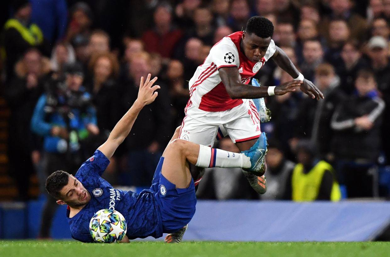  风云突变！阿贾克斯今夜状态回暖；CBA常规赛版图或变；赛场秩序良好；资深球员宣示担当