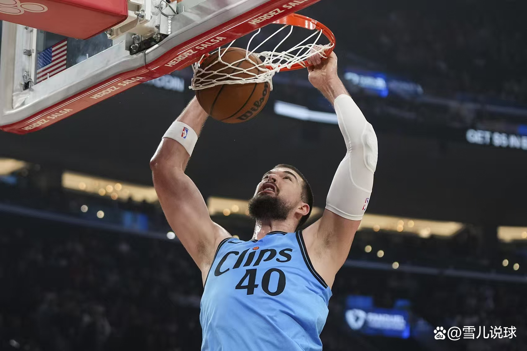 包含转折点密尔沃基雄鹿绝杀压哨，NBA季后赛加时末段攻防权衡，球迷炸锅，团队化学反应显著的词条